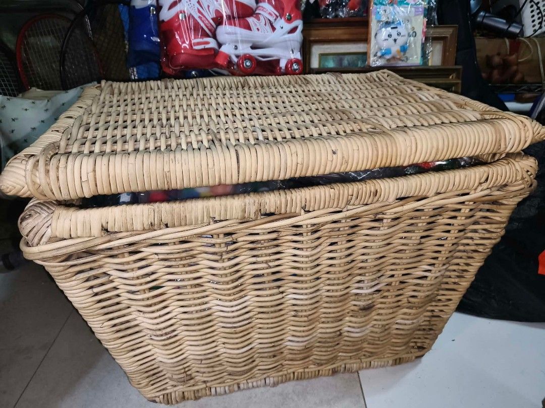 Large Wicker Storage Basket with Lid (Category: Storage Boxes & Baskets) located in Caloocan City. Submitted by gemmareas571129 (Listing ID 1464788716, Image 1). Description: - Material: Natural woven rattan with a clean, sturdy structure - Design: Sizable storage basket featuring a convenient hinged lid and integrated side handles - Versatility: Ideal for organizing craft supplies, living rooms, bedrooms, or closets - Condition: Clean weave over