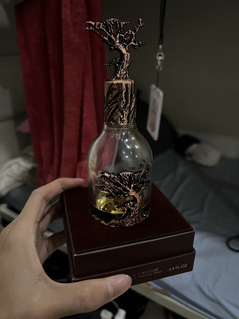 Lattafa Pride Eternal Oud Eau De Parfum 100ml (Category: Fragrance & Deodorants) located in Manila. Submitted by chris_declutsss (Listing ID 1464902556, Image 2). Description: - Brand/Item: Lattafa Pride Eternal Oud Eau de Parfum - Volume: 30ml/100ml - Scent Profile: Strong amber and vanilla with a little oud Location: España Manila or Antipolo Open for meetups, lalamove, lbc (sf shoulder ng buyer).