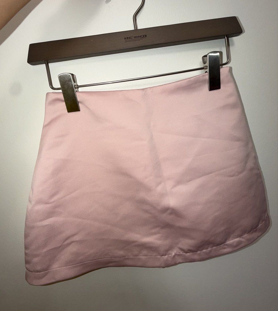 Lavilo Pink Skirt (Category: Skirts) located in Makati City. Submitted by epicdeer_3520cd (Listing ID 1464863266, Image 1). Description: * Brand: Lavilo * Size: XS * Color: Pink * Purchased in: Vietnam 🇻🇳 * Condition: Brand new — only fitted once * Also never worn out * No flaws or signs of wear * A-line mini skirt with built-in shorts underneath Measurements: • Waist: under 62 cm • Hips: under 86 cm • Length: 32 cm.