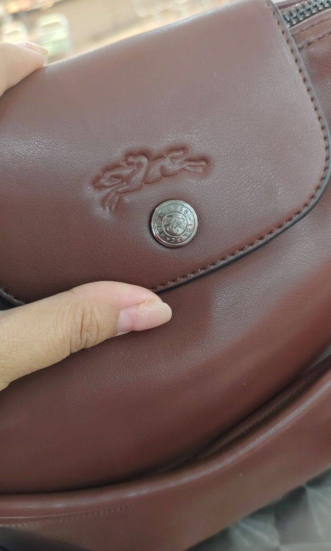 Leatger longchmp (Category: Shoulder Bags) located in Antipolo. Submitted by jaolshoppe23 (Listing ID 1464863332, Image 2). Description: .