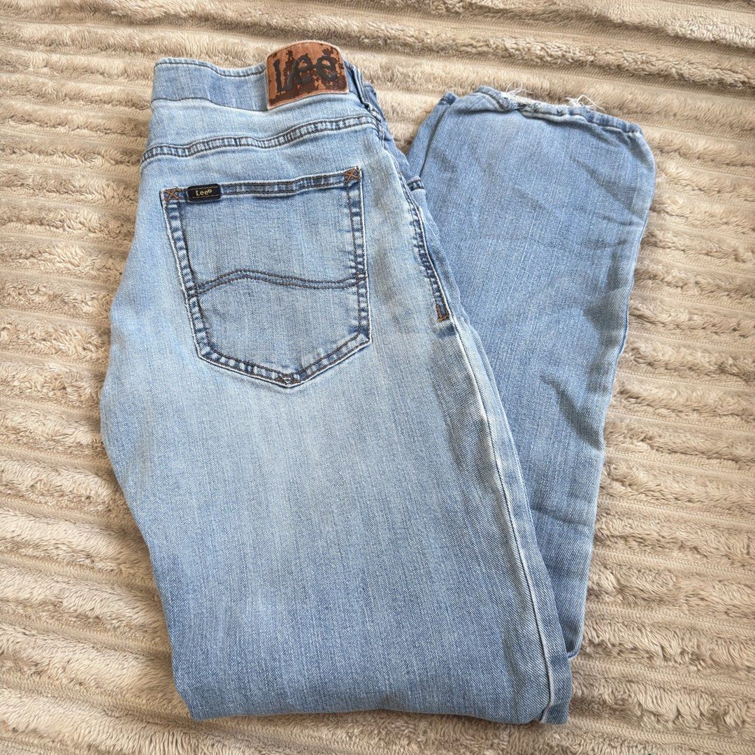 Lee Extreme Motion Light Blue Jeans (Category: Jeans) located in Quezon City. Submitted by lovedbelongings (Listing ID 1464798677, Image 1). Description: - Brand: Lee - Wash: Light wash denim - Fit: Straight leg, casual everyday staple - Waistband: Extreme motion elastic inner band for extra stretch and comfort - Details: Classic 5-pocket design, button closure, zip fly, and back leather patch .