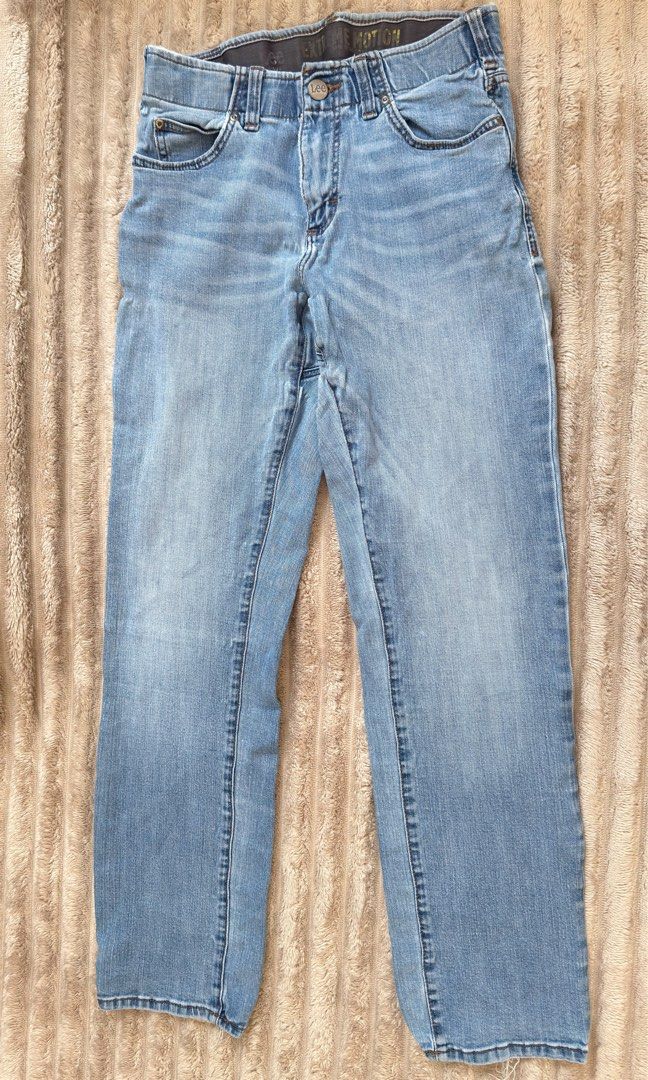 Lee Extreme Motion Light Blue Jeans (Category: Jeans) located in Quezon City. Submitted by lovedbelongings (Listing ID 1464798677, Image 2). Description: - Brand: Lee - Wash: Light wash denim - Fit: Straight leg, casual everyday staple - Waistband: Extreme motion elastic inner band for extra stretch and comfort - Details: Classic 5-pocket design, button closure, zip fly, and back leather patch .