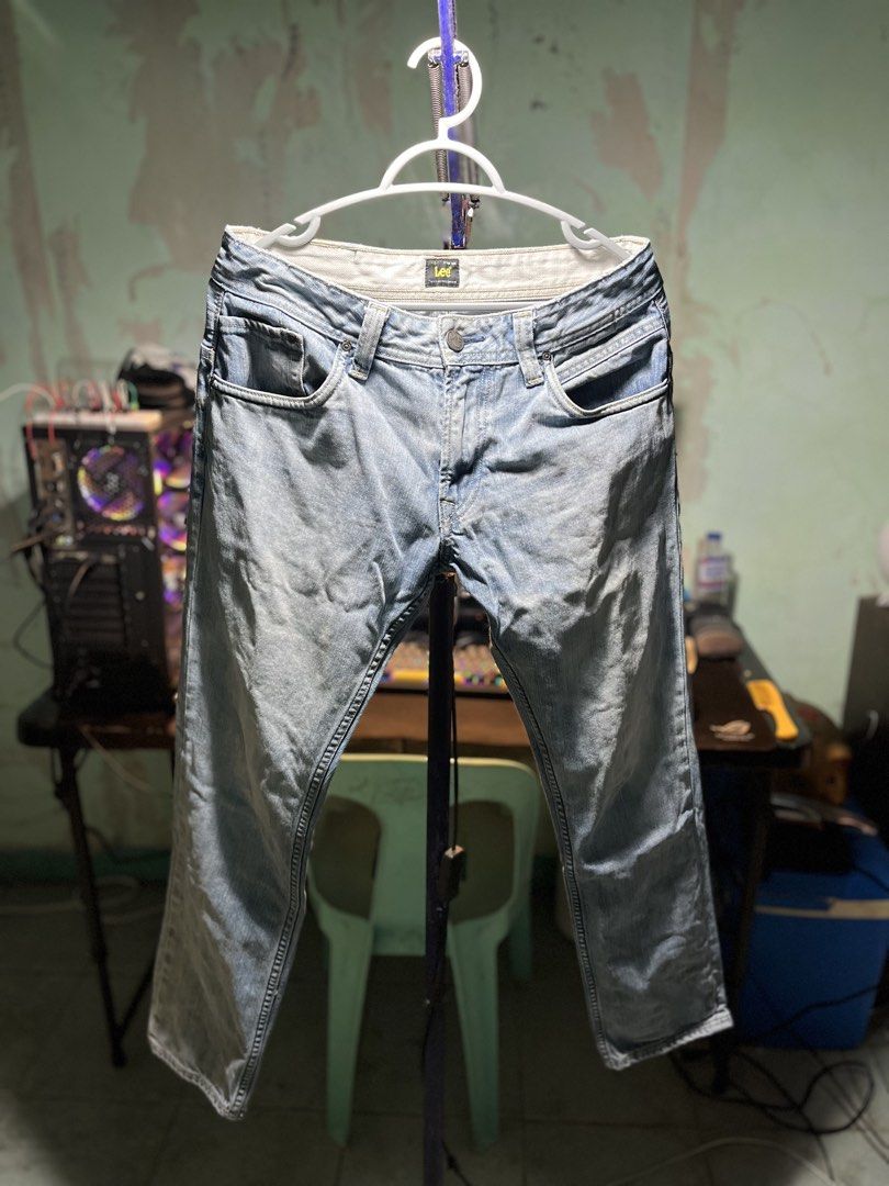 LEE White Wash Denim Jeans | Size 31 (Category: Jeans) located in Tacloban City. Submitted by renki-forshop (Listing ID 1464798182, Image 1). Description: No further damage or stains. Good look after a year, only wear it twice. RFS: Change of Outfit Style preferred more Baggy than Straight Jeans. Description: Style: Straight/Skinny Size: 31 Length: 26.