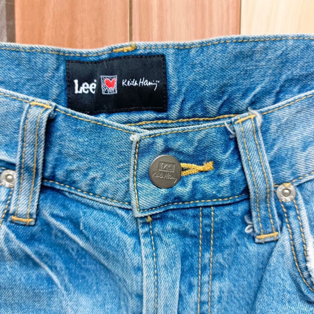 Lee x Keith Haring Light Wash Denim Jeans (Category: Jeans) located in Manila. Submitted by caps08 (Listing ID 1464882667, Image 3). Description: - Brand: Lee x Keith Haring collaboration - Color: Light wash blue - Fit: Mid-rise, classic five-pocket styling with button closure and belt loops - Details: Distressing on front and back pockets - Special Features: Iconic barking dog graphic embroidered on the back leg and signature script embroidery o