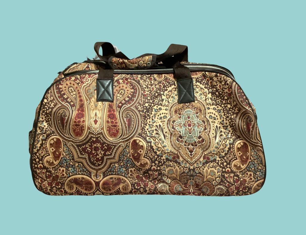 Lesportsac Rolling Duffel Bag (Category: Luggage) located in Paranaque City. Submitted by calm_youngstore7 (Listing ID 1464931085, Image 2). Description: Lesportsac Rolling Duffel Bag Satchel Travel in style with this Luggage Carry On Travel Suitcase. Perfect size for a weekend trip or as a carry on luggage when traveling. Cabin size fit. *Roomy open storage *Easy transition from handheld luggage to to a rolling duffel bag • with hidden retractab