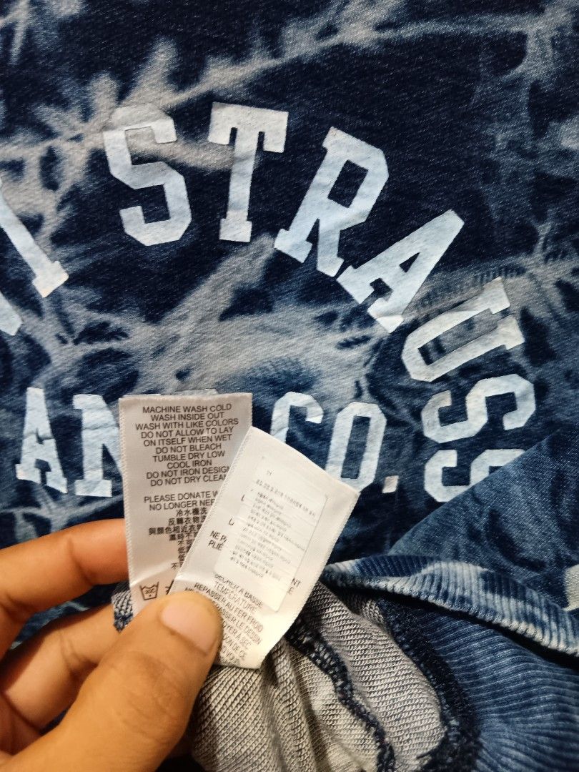 LEVIS (Category: Coats, Jackets and Outerwear) located in Dauis. Submitted by udenglegaspi (Listing ID 1464830367, Image 3). Description: .