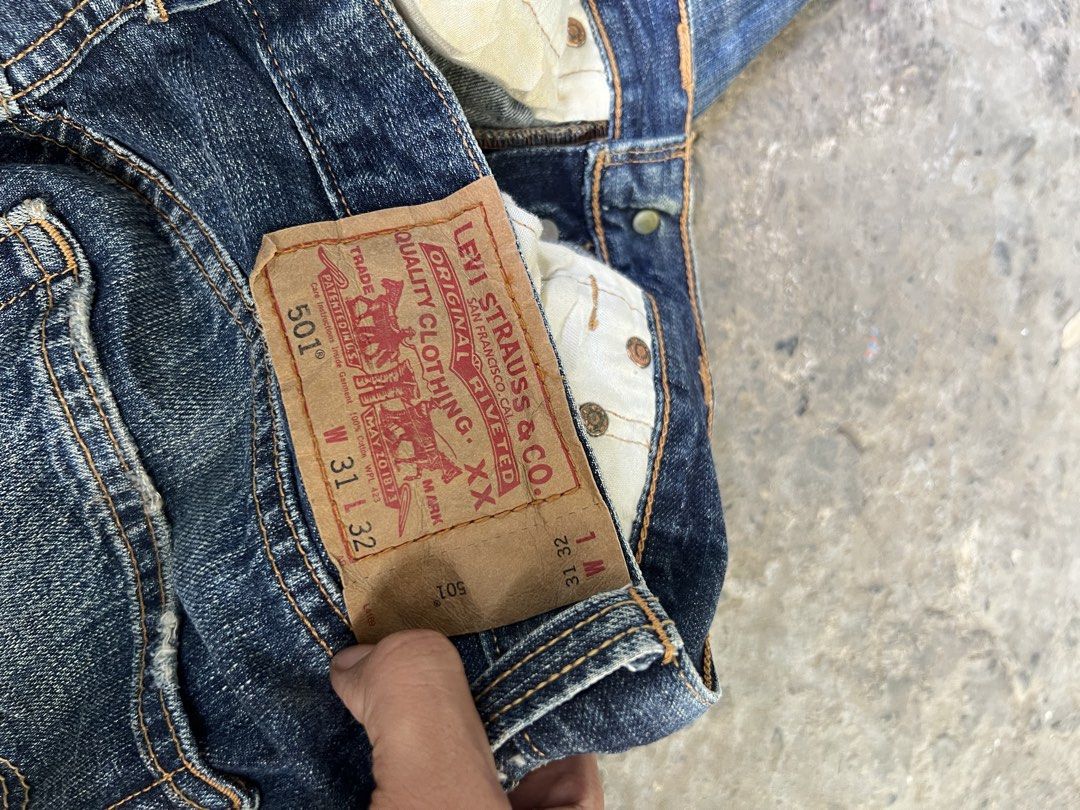 Levi’s 501 (Category: Jeans) located in Balamban. Submitted by jersey033 (Listing ID 1464863310, Image 3). Description: L 42.5 W 31-32 Leg o 11 Hem 8.5.