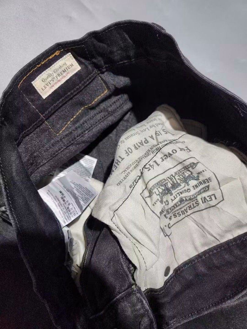 levi's 511 unisex (Category: Activewear) located in General Santos City (Dadiangas). Submitted by alzacksimo35414 (Listing ID 1464861817, Image 3). Description: 780 +sf PHOTO MAY VARY DUE TO LIGHTING 🥰 Brand: LEVI'S 5'11 premium, stretchable,leather patch (unisex) ✅️actual dimention 28-30 × 36 ✅️leg opening 10.5 / hem 6.6 ✅️as new condition ✅️9.8 colorate ✅altered length pero binalik ang original hem DISCLAIMER: Please note that I ZACK SIMON is 