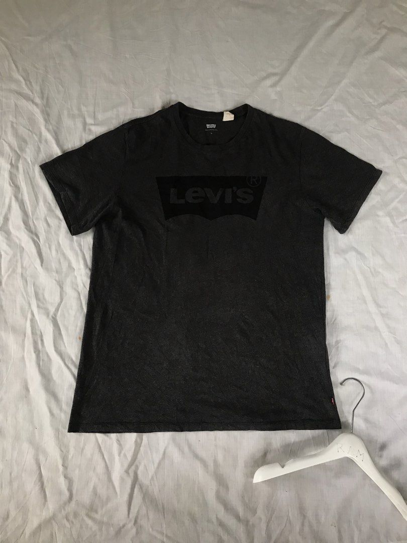 LEVI’S Batwing Tee (Category: Tshirts & Polo Shirts ) located in San Fernando. Submitted by ramjames18 (Listing ID 1464896829, Image 3). Description: •LEVI’S Batwing Tee 🔥 -Excellent Condition -9.+/10 Color Rate -Charcoal Black Colorway -Large(22.5x29.5) Pm sa interested! 📥📥.