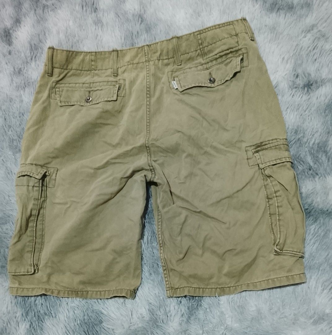 Levis Cargo Short 34-36 (Category: Shorts) located in Davao. Submitted by thevintagehunterdvo (Listing ID 1464798226, Image 2). Description: Waist 34-36 Length 20 Thigh 13 Hem 11 650+144 sf.