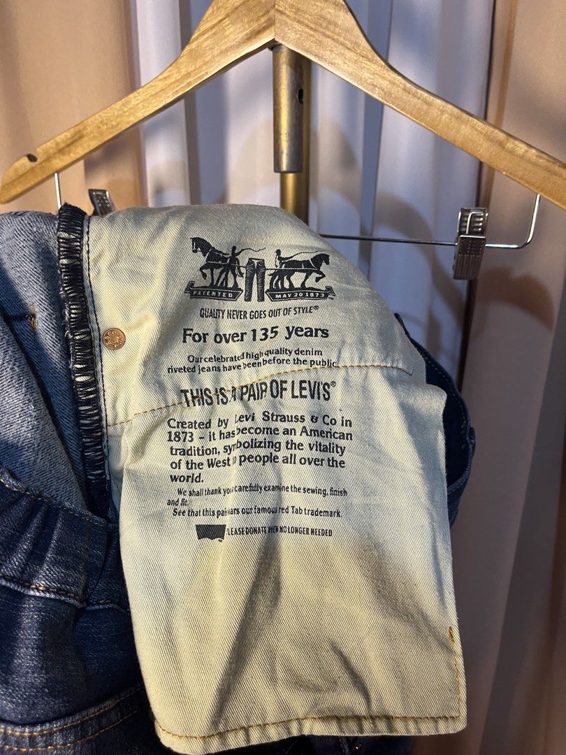 Levi's Dark Wash Denim Jeans (Category: Jeans) located in Kidapawan. Submitted by azythrift (Listing ID 1464917352, Image 1). Description: - Brand: Levi's - Style: Dark wash denim jeans - Condition: Good (7/10) - Features: Classic dark wash, durable denim fabric, sturdy stitching - Ideal for: Casual wear and everyday outfits.