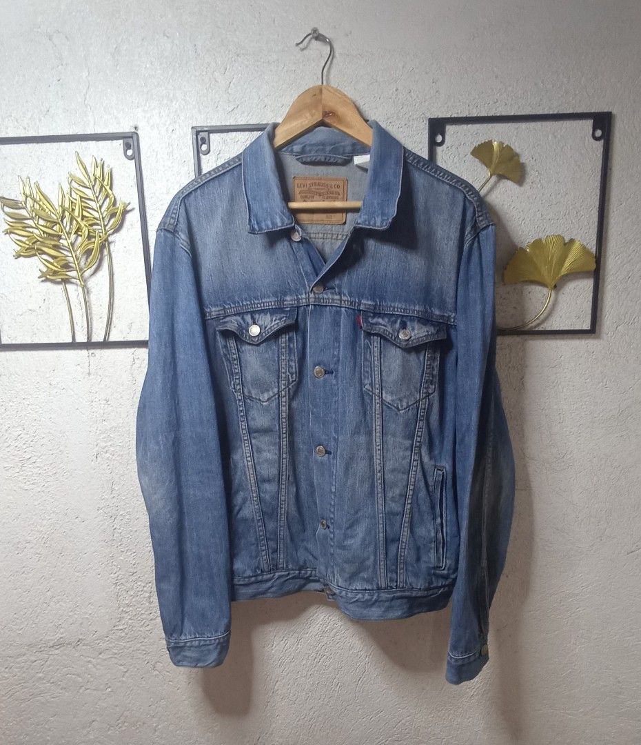 Levi's Denim Jacket Size XL (Category: Coats, Jackets and Outerwear) located in Kawit. Submitted by deidzdzn (Listing ID 1464796830, Image 2). Description: - Brand: Levi's - Style: Classic denim jacket in blue wash - Size: XL (Chest: 23" across, Length: 25" down) - Features: Front button closure, dual chest pockets with flaps, side welt pockets, and iconic inside leather patch - Condition: Great everyday layering piece, well-maintained - ISSUE: s