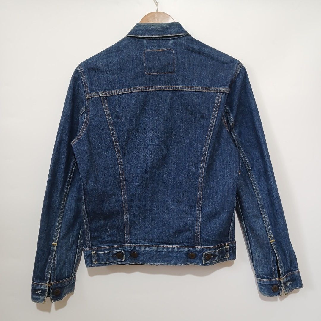 LEVI'S DENIM TRUCKER JACKET (Category: Coats, Jackets and Outerwear) located in Ozamiz City. Submitted by 2nd.sight (Listing ID 1464788238, Image 2). Description: *made in mexico size: xs w: 18 l: 24 issue: collar see last pic vgood condition.
