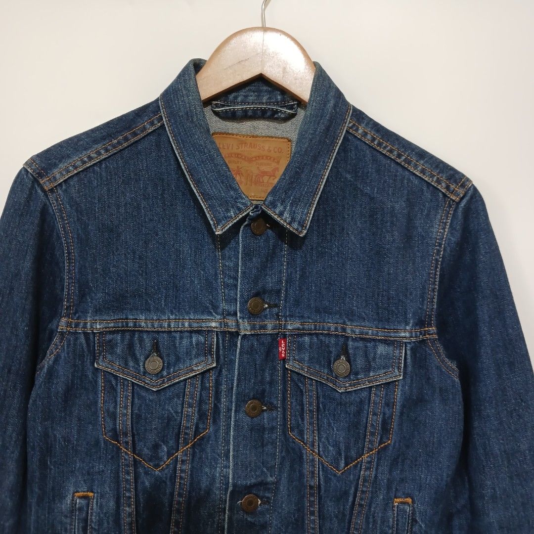 LEVI'S DENIM TRUCKER JACKET (Category: Coats, Jackets and Outerwear) located in Ozamiz City. Submitted by 2nd.sight (Listing ID 1464788238, Image 3). Description: *made in mexico size: xs w: 18 l: 24 issue: collar see last pic vgood condition.