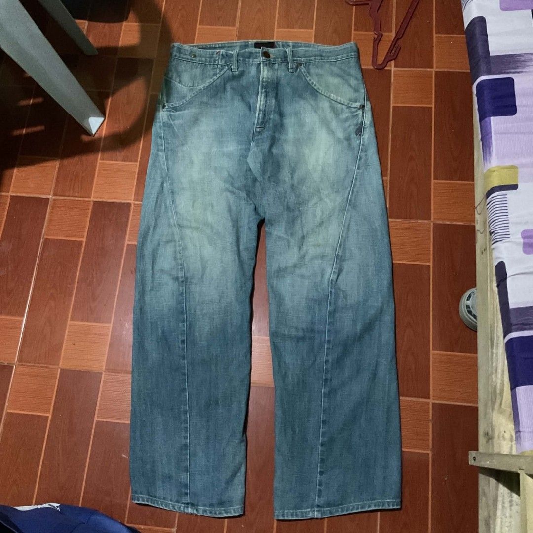 Levi's Engineered Jeans 36x32 Blue Denim (Category: Jeans) located in Cebu City. Submitted by jaylordale89323 (Listing ID 1464770488, Image 2). Description: - Brand: Levi's Engineered Jeans - Size: 36x32 - Color: Light blue wash - Material: 100% cotton regular fit denim - Design: Iconic twisted architectural side seams and unique curved cut - Details: Back cinch buckle and single back pocket with red tab - Origin: Made in Korea.