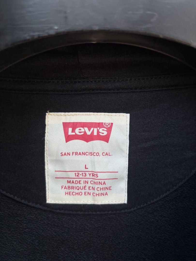 Levis Hoodie (Category: Babies & Kids Fashion) located in Baybay. Submitted by thrift.ed2023 (Listing ID 1464820288, Image 3). Description: Levis Hoodie 12–13 Yrs Old No Issue Good as New.