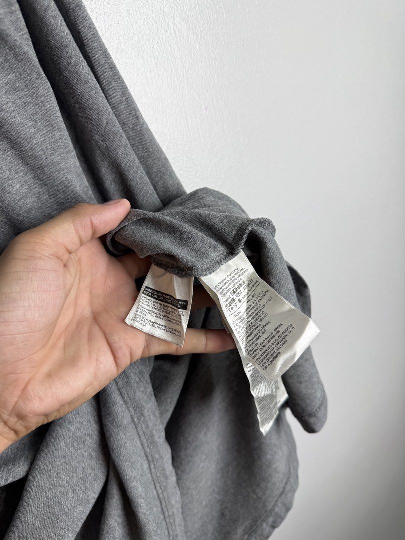 Levis mens grey shirt (Category: Tshirts & Polo Shirts ) located in Daraga. Submitted by mirandillaadrian (Listing ID 1464903300, Image 3). Description: Authentic Issue last pic Xl fit 23x29.5.