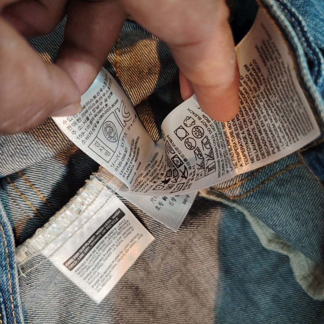 Levis Trucker Jacket (Category: Coats, Jackets and Outerwear) located in Leyte. Submitted by thrift_by_nblza (Listing ID 1464846419, Image 3). Description: Levis Men's Trucker Jacket size: Small On Tag Dimension: 20 x 25 No issue as new condition P2,500 Shipped 📩 Loc: Ormoc Leyte Courier: JNT Mop: Gcash/GoTyme Bank.