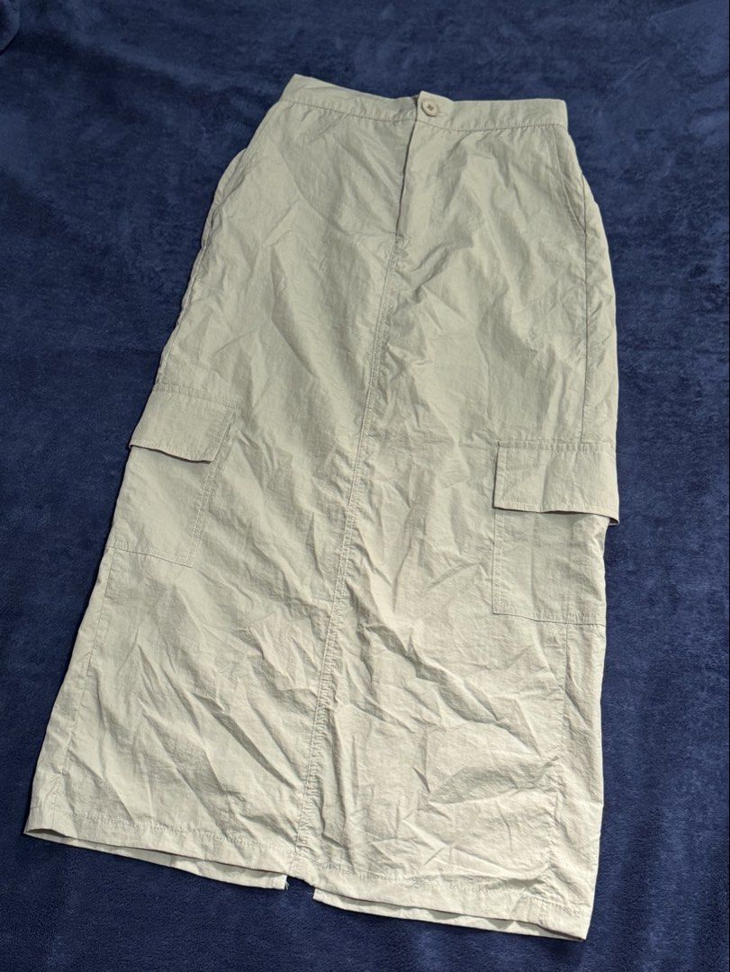 Light Pastel Green Cargo Midi Skirt (Category: Skirts) located in Manila. Submitted by wtsjaemin (Listing ID 1460774572, Image 1). Description: - Light pastel green cargo midi skirt - Size: Medium - Brand: GTW Urban - To claim: Comment 'MINE / STEAL / LOCK + B1' - Mine & Steal: If no claims after 48 hrs - Lock: Automatically yours - Note: Colors may vary slightly due to lighting - For actual pictures: Send DM - Shipping: J&T, GogoXpress, Lalamove