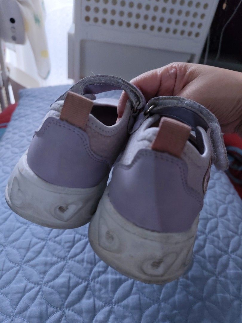 Lightning Shoes for kids (Category: Babies & Kids Fashion) located in Las Pinas. Submitted by glowupmamalife (Listing ID 1464782059, Image 3). Description: moving out sale!!! Shoes size insole 18cm Maayos na maayos pa yan kailangan lang po nilisan, umiilaw both sides las Piñas city pick up.