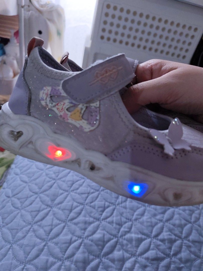 Lightning Shoes for kids (Category: Babies & Kids Fashion) located in Las Pinas. Submitted by glowupmamalife (Listing ID 1464782059, Image 2). Description: moving out sale!!! Shoes size insole 18cm Maayos na maayos pa yan kailangan lang po nilisan, umiilaw both sides las Piñas city pick up.