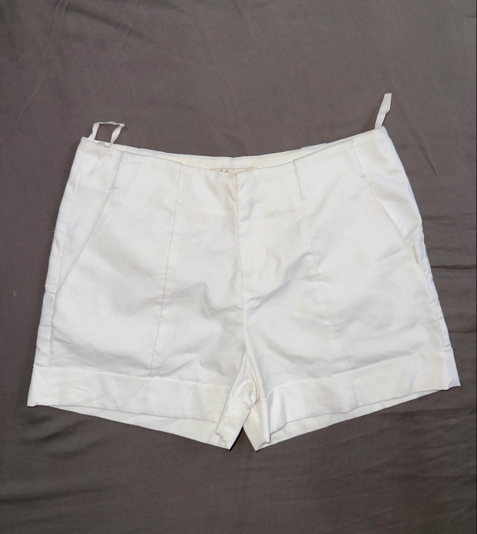 Lily White Cuffed Tailored Shorts Size XS (Category: Shorts) located in Santa Ana. Submitted by fatikilla (Listing ID 1464819176, Image 1). Description: - Brand: Lily - Size: US XS / EU XS - Color: Crisp white - Style: Tailored shorts with structured pleats and folded cuffs - Details: Front pockets, hook and bar waistband closure, inner hanging loops - Material: Clean cotton blend - Condition: Great for warm weather casual chic styling.