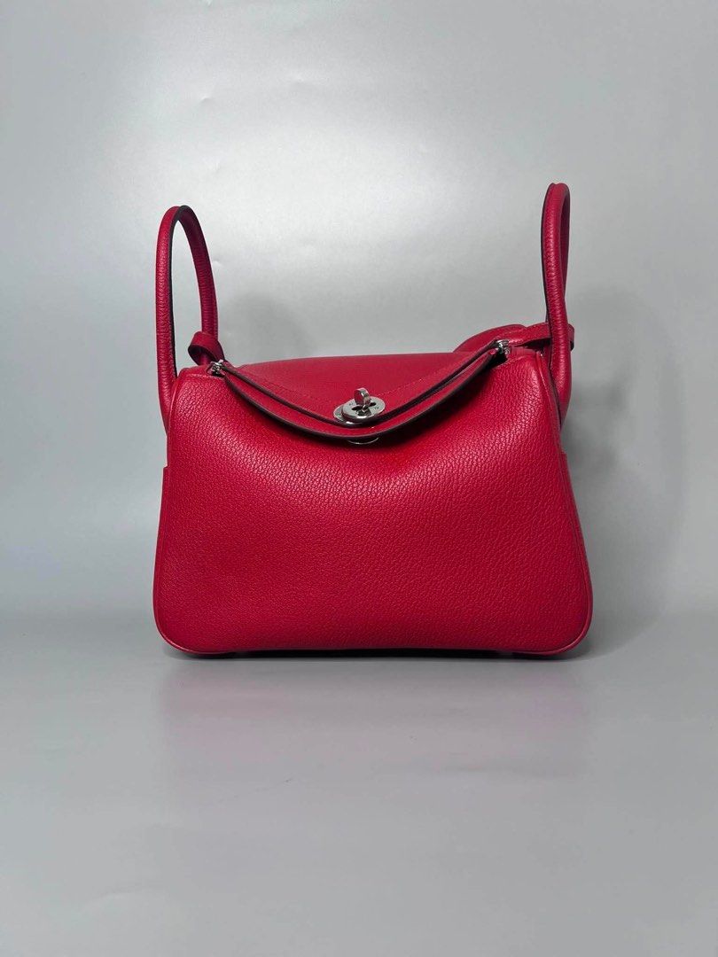 Lindy 26 Evercolor Leather (Category: Shoulder Bags) located in Dasmarinas. Submitted by maisonclair23 (Listing ID 1464803099, Image 3). Description: Full Handstiched Good Condition Evercolor Leather Coded Palladium Hardware 🇯🇵 source.