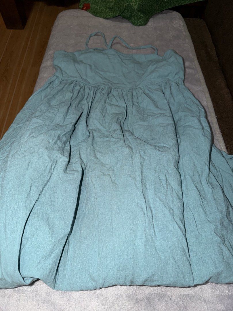 LINEN DRESS (Category: Dresses) located in Makati City. Submitted by inxdnl (Listing ID 1464948106, Image 1). Description: Bought it sa tiktok Used once only May for tahiin sya sa likod but no damage naman sya mostly .