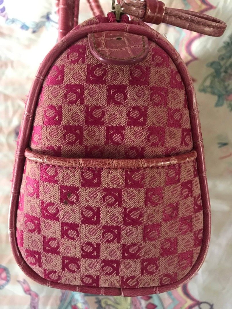 Liz Claiborne Pink Mini Bag (Category: Shoulder Bags) located in Daraga. Submitted by charismabossbabyricky (Listing ID 1464813681, Image 3). Description: - flaws are shown in picture - inside of the bag needs wash, stains are from makeup and from old age - price is negotiable.