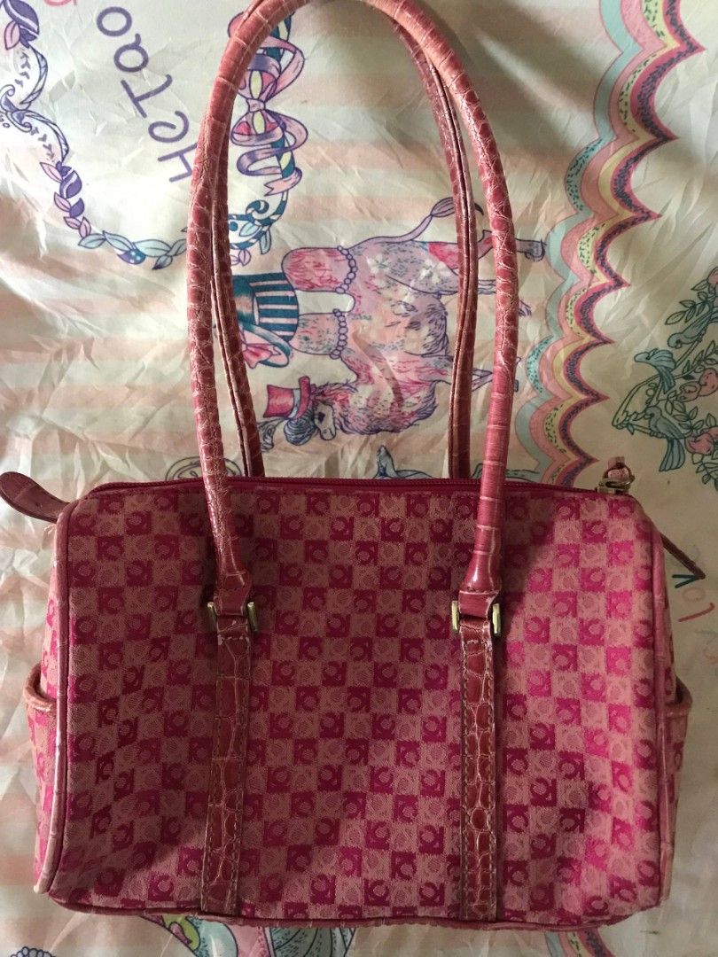 Liz Claiborne Pink Mini Bag (Category: Shoulder Bags) located in Daraga. Submitted by charismabossbabyricky (Listing ID 1464813681, Image 2). Description: - flaws are shown in picture - inside of the bag needs wash, stains are from makeup and from old age - price is negotiable.