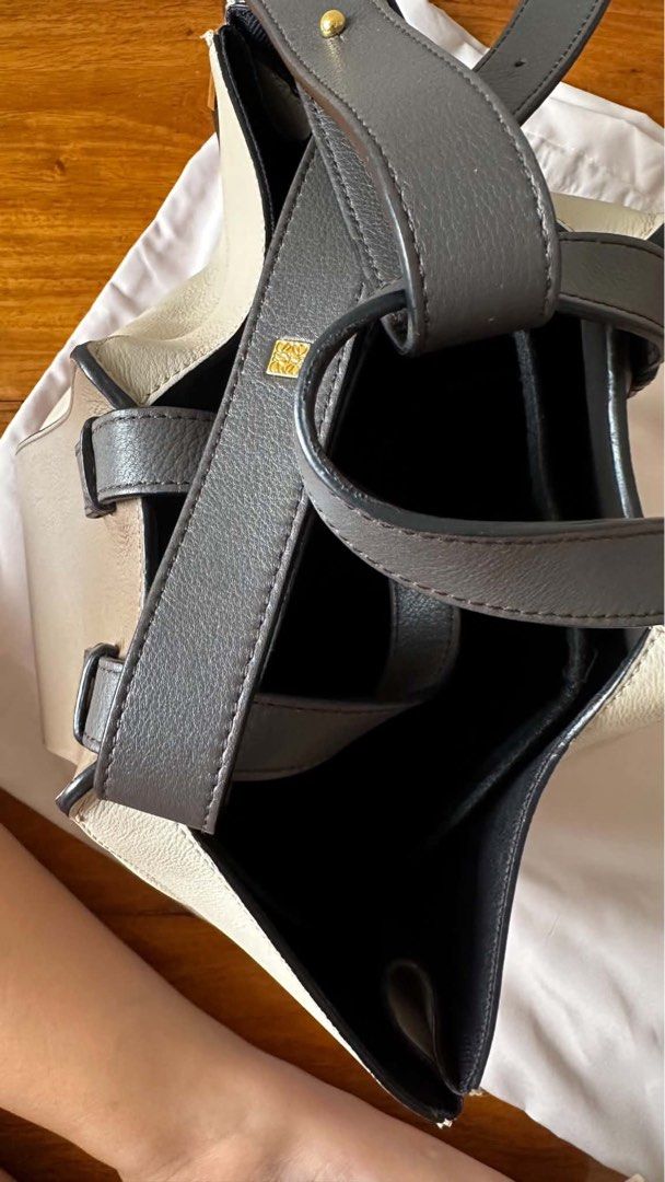 Loewe Hammock (Category: Luxury Bags & Wallets) located in Muntinlupa City. Submitted by mabelleadr46801 (Listing ID 1464832422, Image 3). Description: ✨ LOEWE TRICOLOR HAMMOCK BAG ✨ Selling this gorgeous, authentic Loewe Hammock bag in the perfect neutral tricolor palette (cream, taupe, and dark espresso accents). It’s the ultimate chameleon bag—you can zip the sides or expand them to completely change the shape from a structured tote to a relax