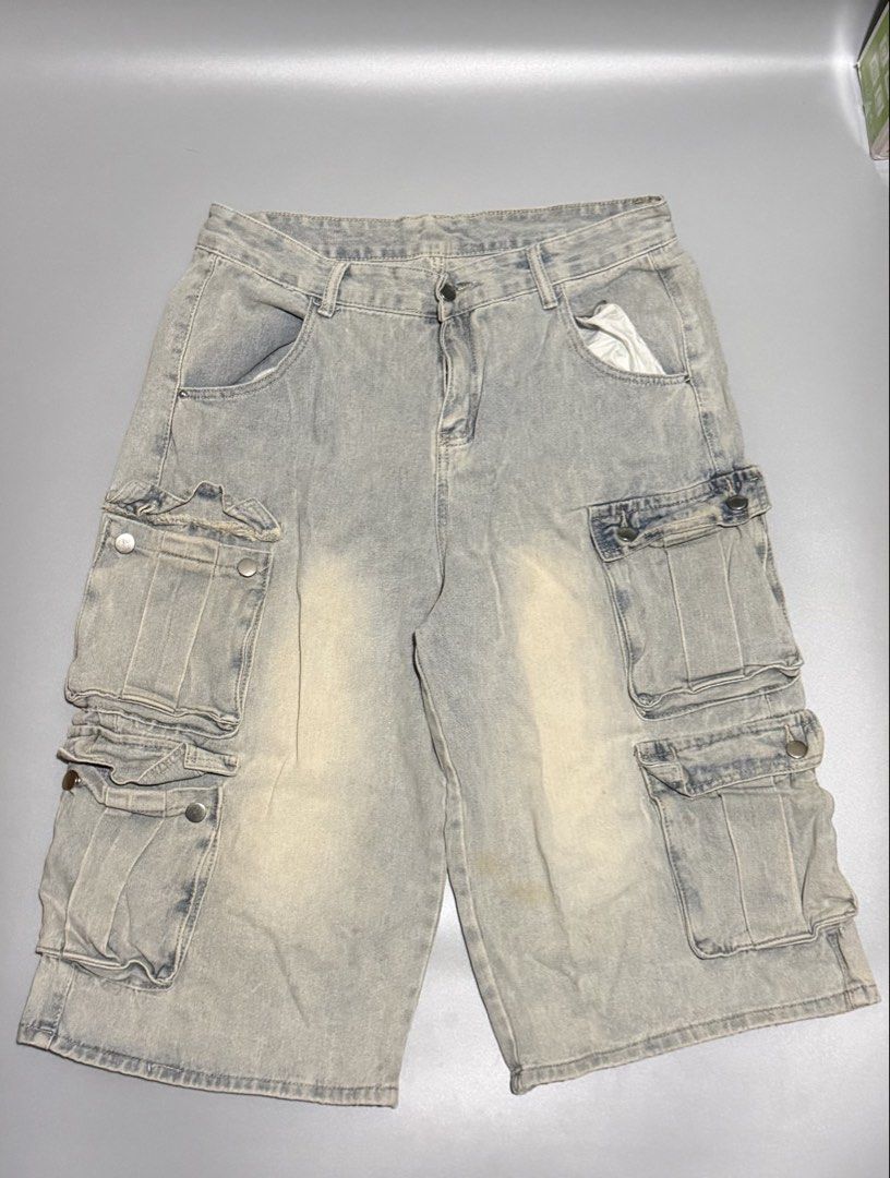 Long cargo jorts wash denim (Category: Shorts) located in Quezon City. Submitted by ree3_dr0pp2k25 (Listing ID 1464800156, Image 1). Description: Size 32 Stain Good condition material .