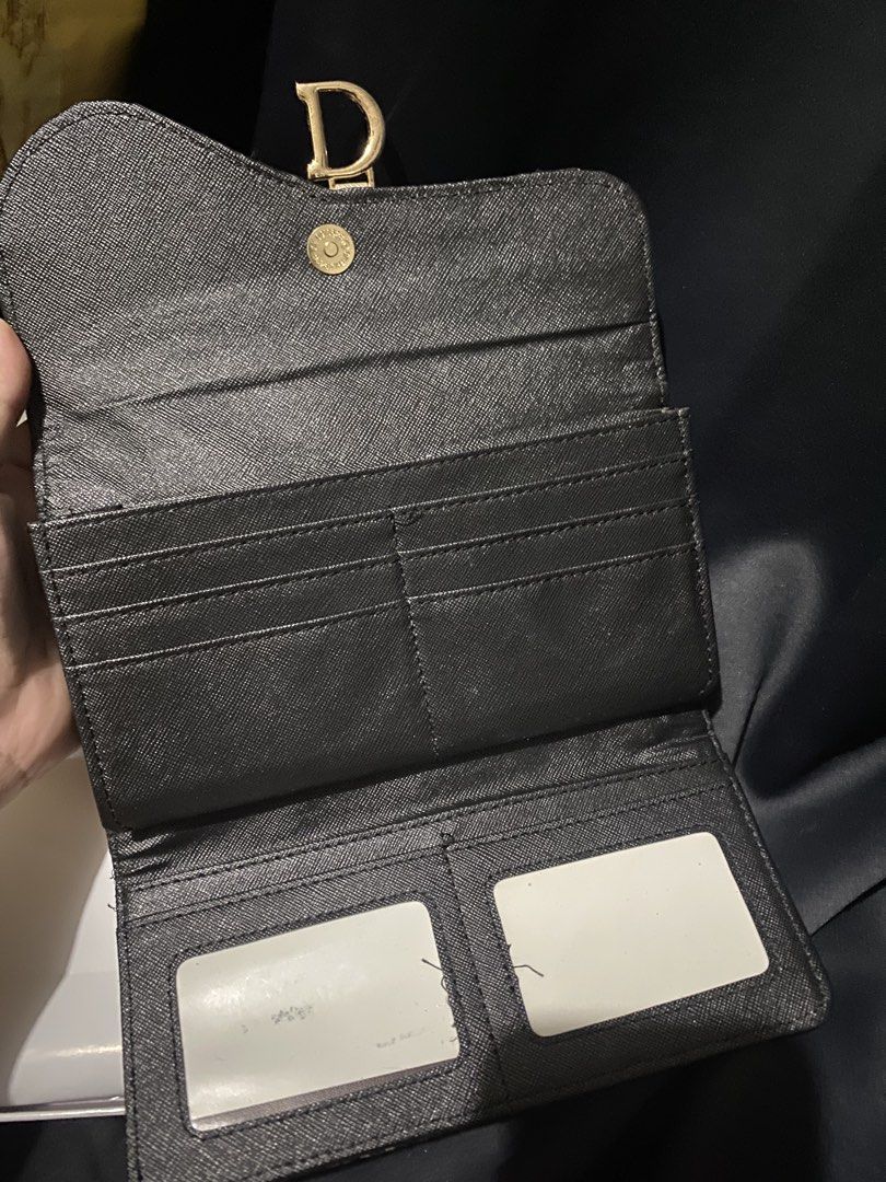 Long wallet (Category: Wallets & Card holders) located in Manila. Submitted by ipanema.south (Listing ID 1464834924, Image 3). Description: LAST STOCK .