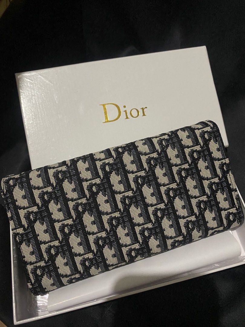 Long wallet (Category: Wallets & Card holders) located in Manila. Submitted by ipanema.south (Listing ID 1464834924, Image 2). Description: LAST STOCK .