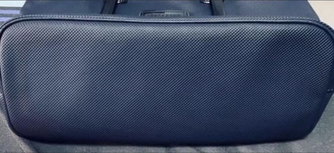 Longchamp tote bag (Category: Tote Bags) located in Manila. Submitted by bwshoppe (Listing ID 1464883357, Image 3). Description: Preloved longchamp bag-medium size derby verni model Pristine condition: 8/10, slightly used & well maintained .