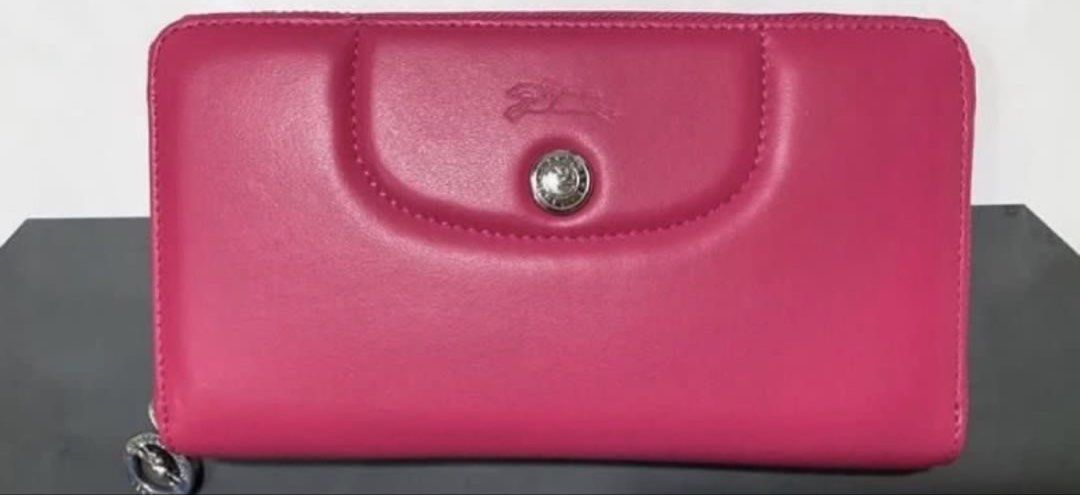 Longchamp zip around long wallet (Category: Purses & Pouches) located in Manila. Submitted by bwshoppe (Listing ID 1464889778, Image 2). Description: With dust pouch & care card. YKK zipper.