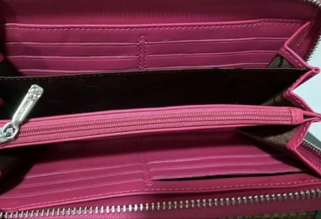 Longchamp zip around long wallet (Category: Purses & Pouches) located in Manila. Submitted by bwshoppe (Listing ID 1464889778, Image 3). Description: With dust pouch & care card. YKK zipper.