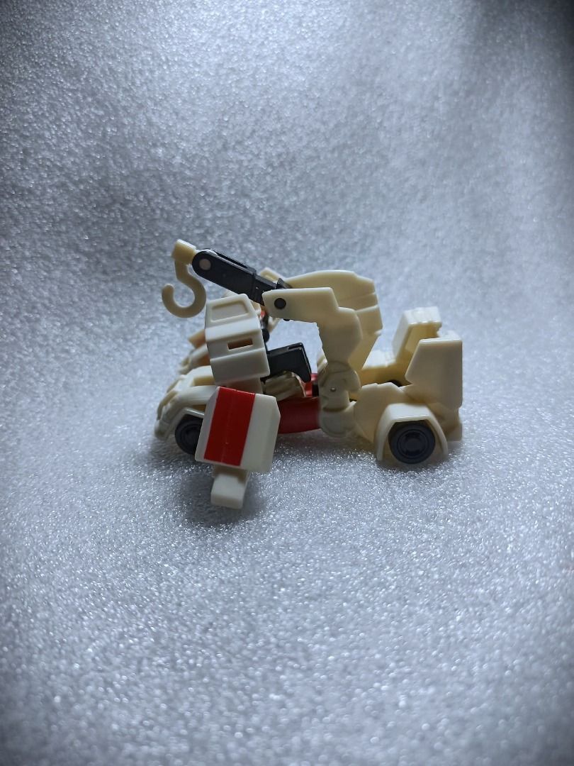 Loose CV RACHET Hasbro Core Class Autobot Transformers (Category: Kids Toys) located in Pasay City. Submitted by Chariselyn (Listing ID 1464903762, Image 3). Description: Loose CV RACHET (150+sf) Hasbro Core Class Autobot Transformers Series: Cyberverse Adventure, 2018 Scale: 4 inches Stock: 1 Box Condition: 9/10 Issues: 0 Accessories: with built in accessory, no manual Mode of Payment: GCash or through your rider Shipping options: Payment first 