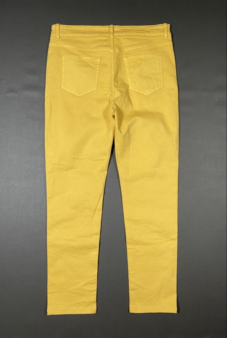 Loro Piana Beige Jeans (Category: Jeans) located in Caloocan City. Submitted by dapreluv (Listing ID 1464926304, Image 2). Description: Loro Piana Beige Jeans Brand: Loro Piana (Made in Italy) Order / Production Code: ⁠OP COM ** 37243⁠ Size: IT 44 Material Composition: 98% Cotton / Cotone, 2% Polyurethane / Poliuretanica Width: 32” Front Rise: 10” Thigh: 10” Knee: 8” Inseam: 27” Leg opening: 6.5” Length: 38”.
