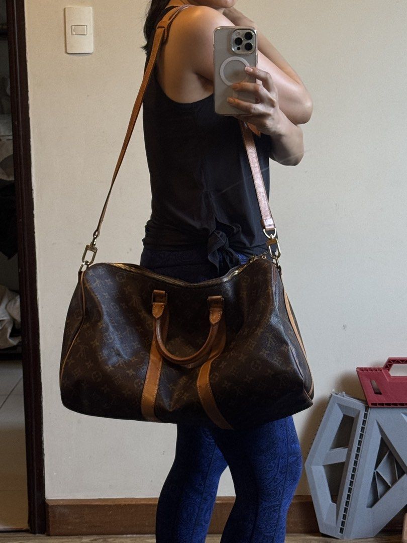 Louis Vuitton Monogram Keepall Bandoulière Duffle Bag (Category: Luxury Bags & Wallets) located in Muntinlupa City. Submitted by chelseanne_1 (Listing ID 1464781576, Image 2). Description: - Authentic Louis Vuitton Monogram Keepall Bandoulière travel bag - Classic brown canvas featuring the signature LV monogram pattern - Vachetta leather trim with a natural honey patina from regular use - Includes sturdy top handles and a comfortable, adjustable