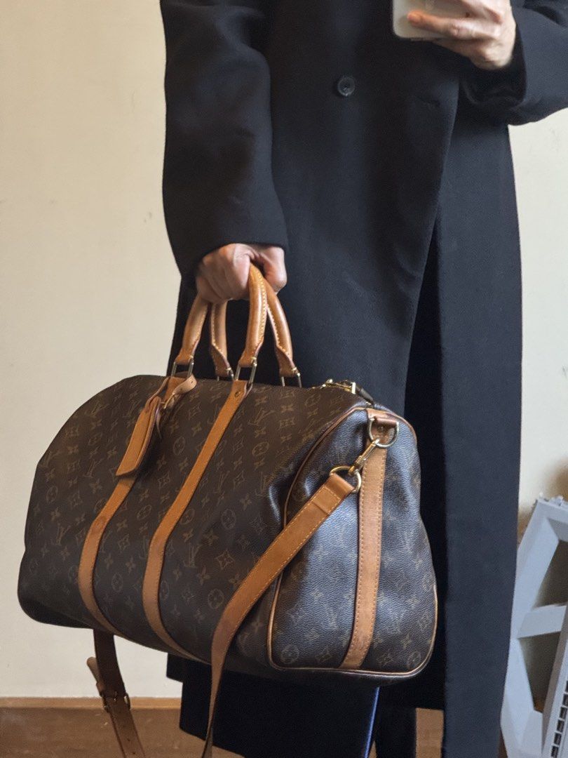 Louis Vuitton Monogram Keepall Bandoulière Duffle Bag (Category: Luxury Bags & Wallets) located in Muntinlupa City. Submitted by chelseanne_1 (Listing ID 1464781576, Image 3). Description: - Authentic Louis Vuitton Monogram Keepall Bandoulière travel bag - Classic brown canvas featuring the signature LV monogram pattern - Vachetta leather trim with a natural honey patina from regular use - Includes sturdy top handles and a comfortable, adjustable