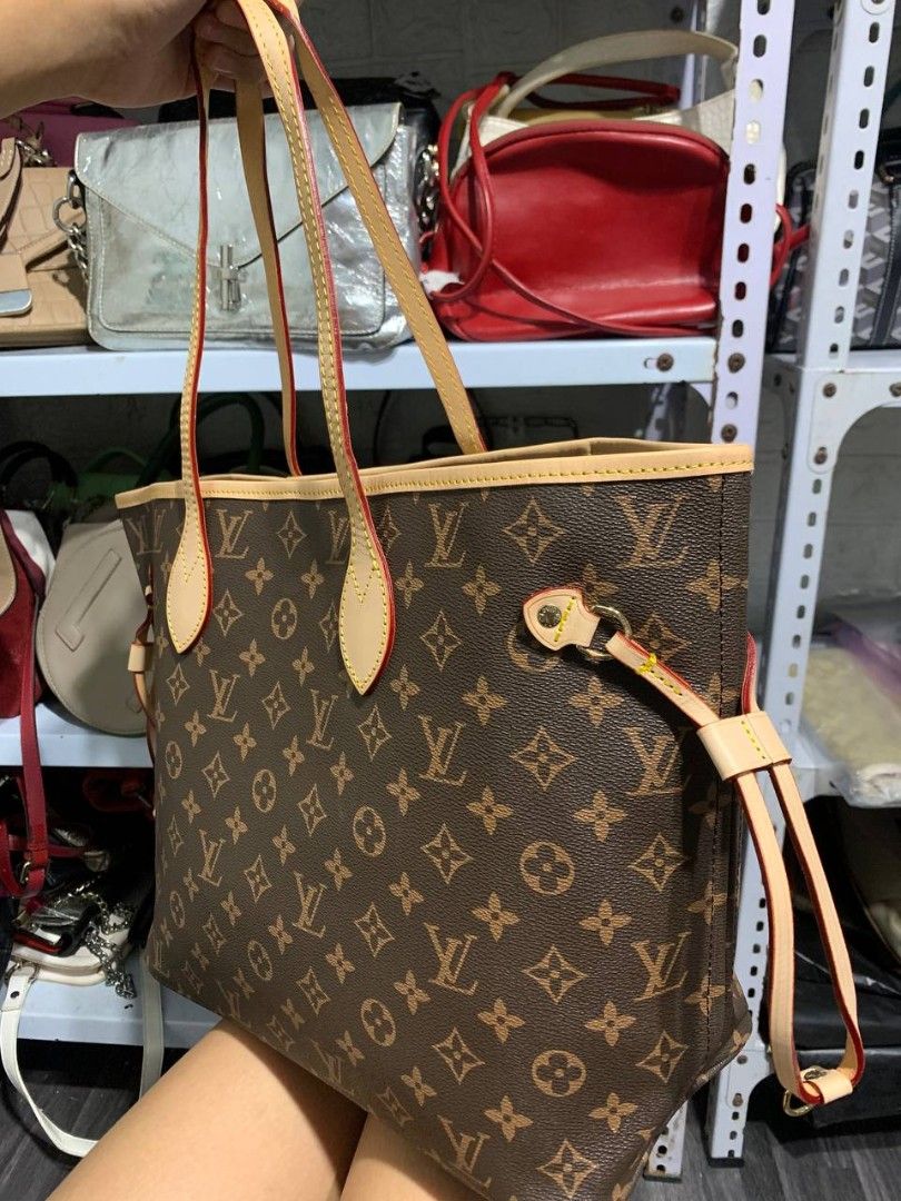Louis Vuitton Monogram Neverfull (Category: Tote Bags) located in Valenzuela. Submitted by _prettysimplecollection (Listing ID 1464899840, Image 2). Description: .