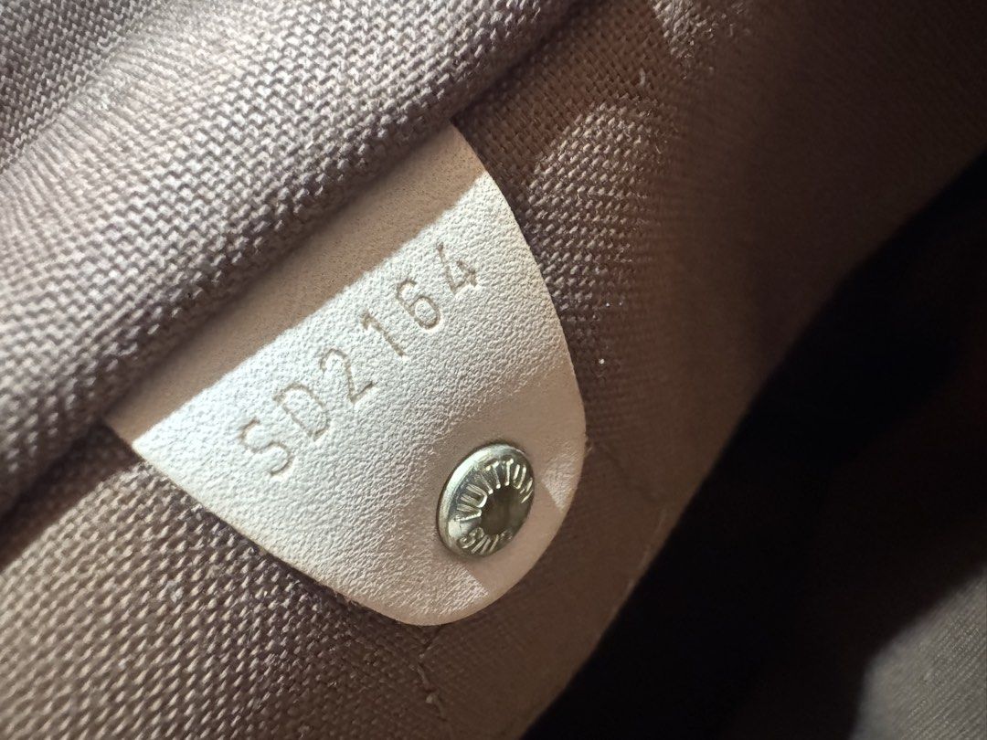 Louis Vuitton Monogram Speedy 30 Handbag (Category: Luxury Bags & Wallets) located in Lingayen. Submitted by lux_thrift (Listing ID 1464829301, Image 2). Description: location pangasinan with 2 free dust bags included no flaws .