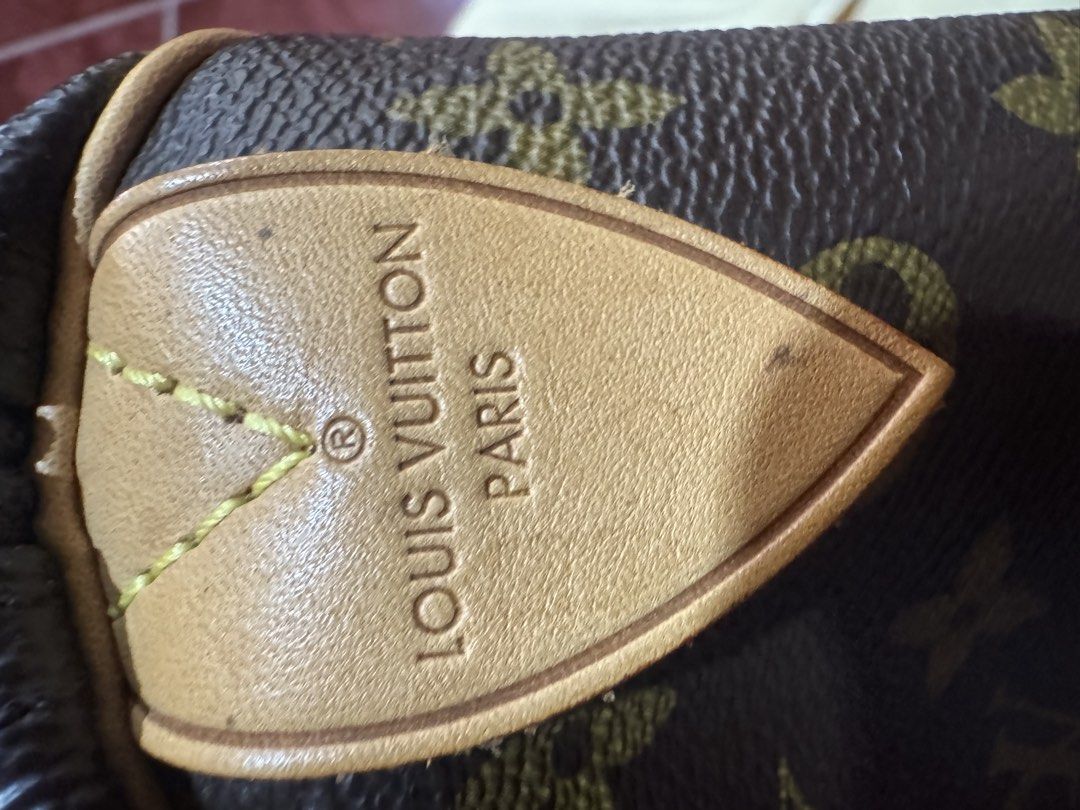 Louis Vuitton Monogram Speedy 30 Handbag (Category: Luxury Bags & Wallets) located in Lingayen. Submitted by lux_thrift (Listing ID 1464829301, Image 3). Description: location pangasinan with 2 free dust bags included no flaws .