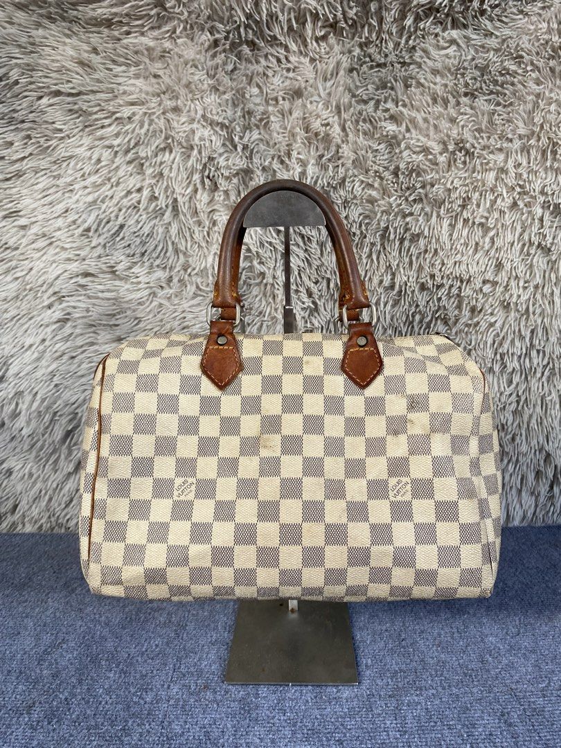 Louis Vuitton Speedy (Category: Luxury Bags & Wallets) located in Tandag. Submitted by ChristianThrift (Listing ID 1464801970, Image 2). Description: Very Good condition See pictures for the issue.