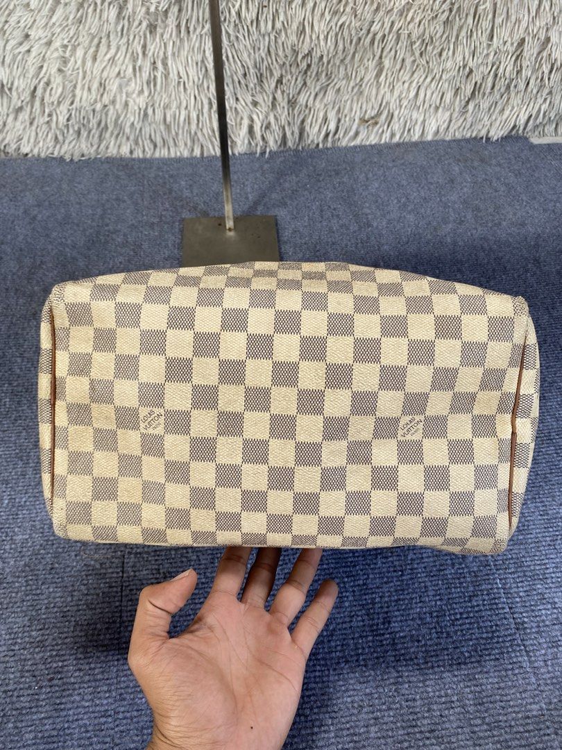 Louis Vuitton Speedy (Category: Luxury Bags & Wallets) located in Tandag. Submitted by ChristianThrift (Listing ID 1464801970, Image 3). Description: Very Good condition See pictures for the issue.