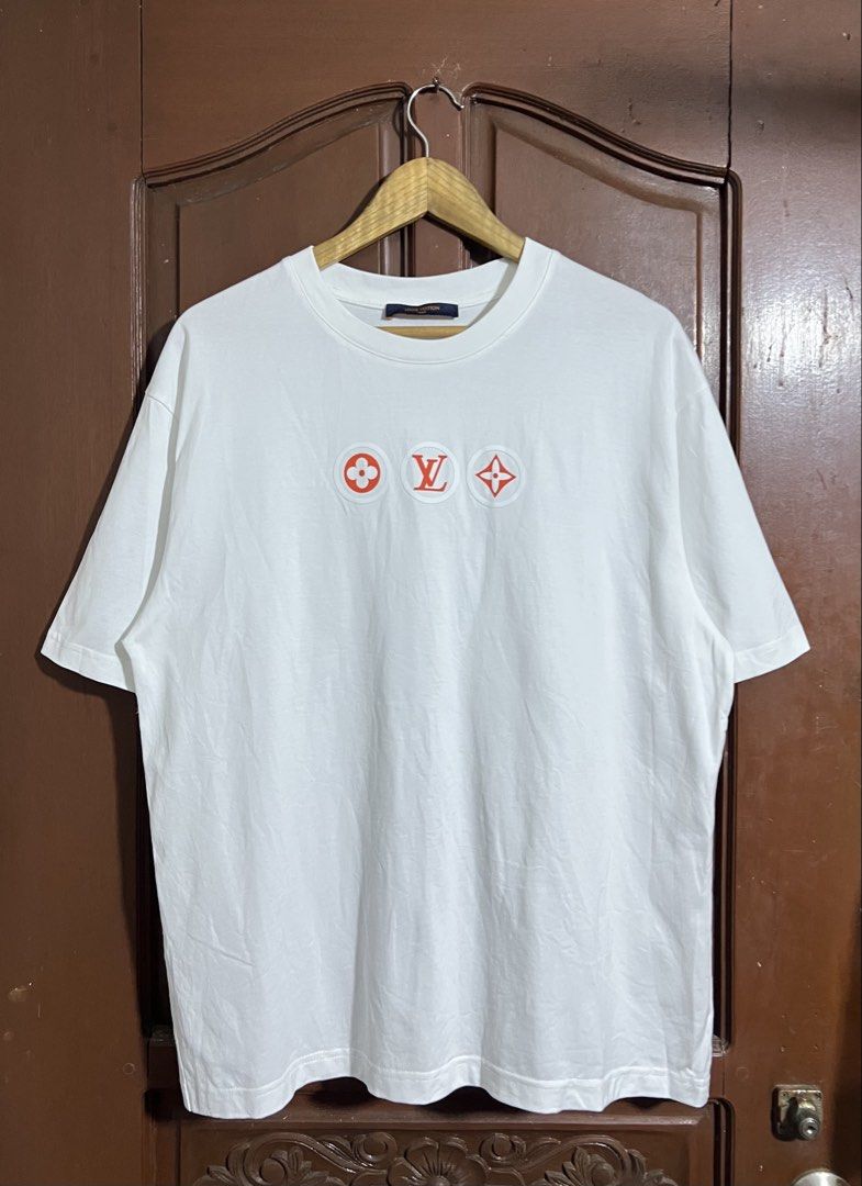Louis Vuitton White Shirt (Category: Tshirts & Polo Shirts ) located in Manila. Submitted by thriftpoint99 (Listing ID 1464888318, Image 1). Description: 22.5x28 No issue Excellent condition.