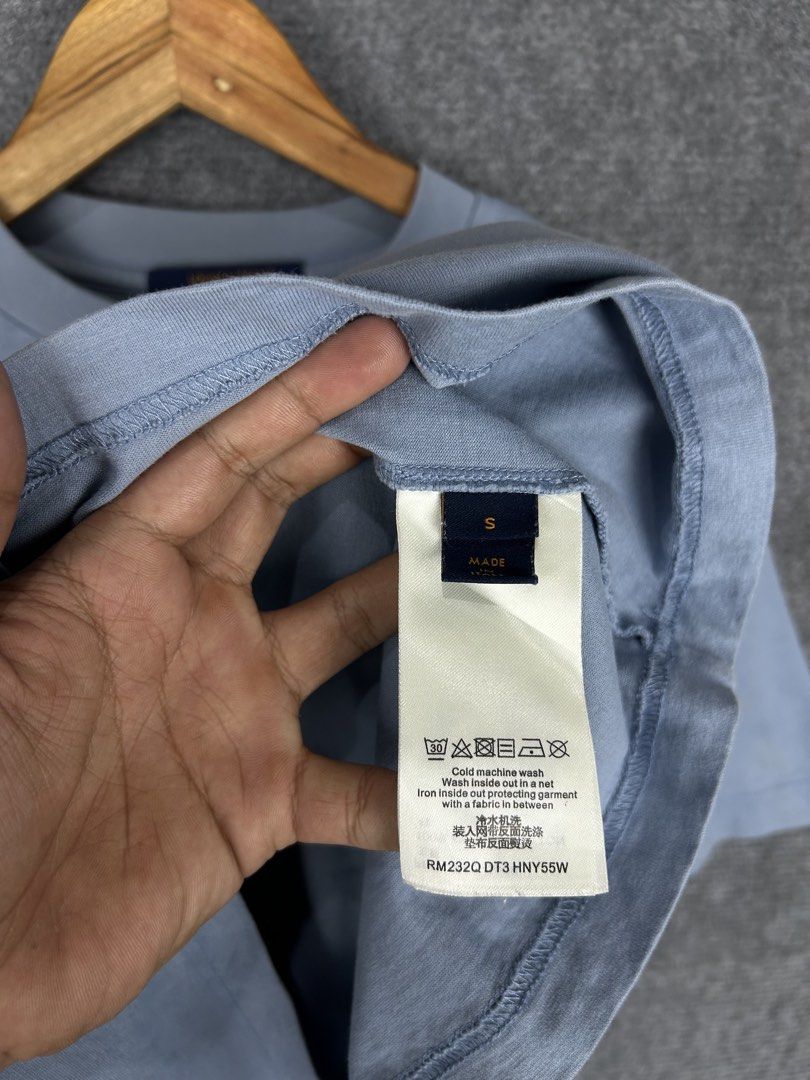 Louise Vuitton Embossed Crewneck (Category: Tshirts & Polo Shirts ) located in Cebu City. Submitted by tanlawr07 (Listing ID 1464927066, Image 3). Description: Size Small fit medium 22W 27L Good as new No issue 2500 only 📍Cebu City Location .