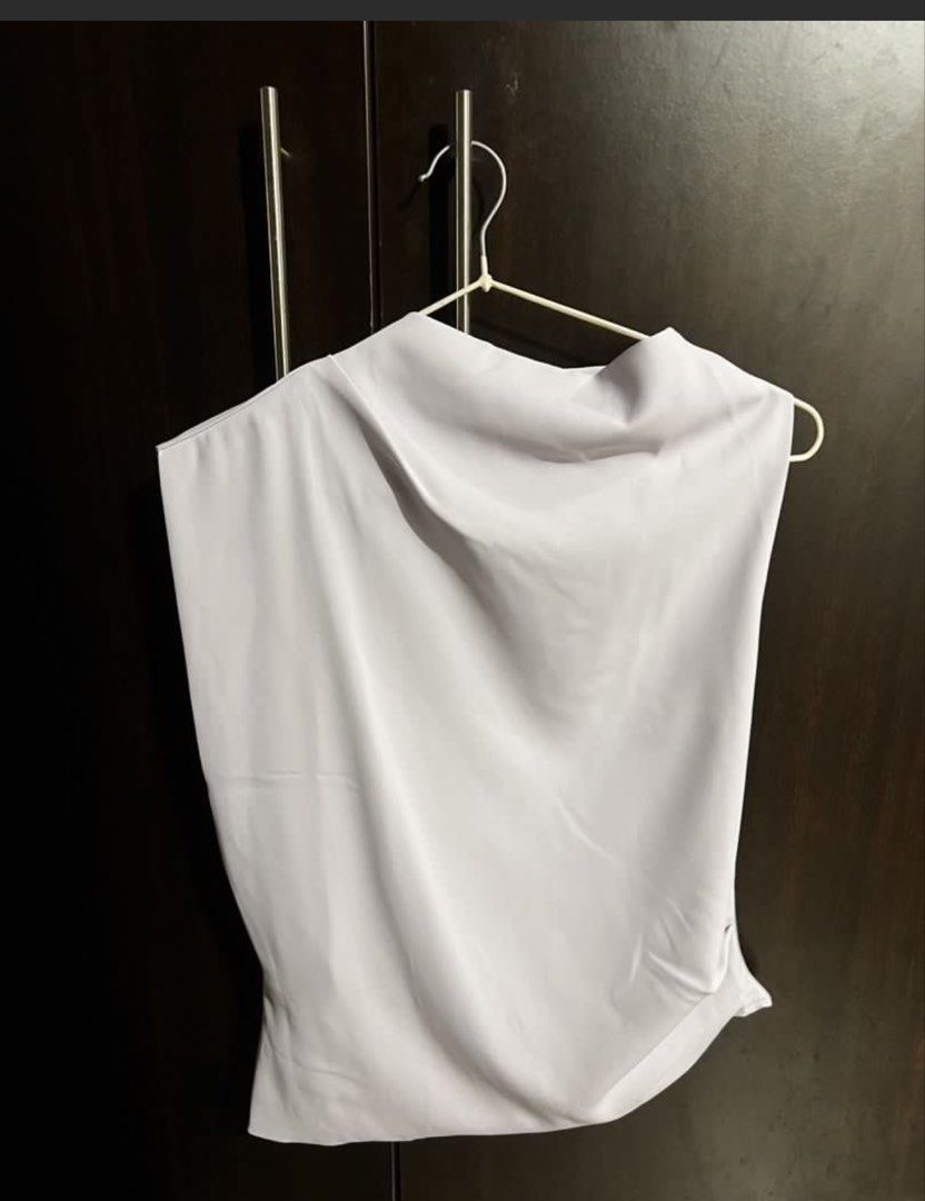 Love Bonito Maya Asymmetric Blouse (Category: Blouses) located in Pasig City. Submitted by baekonnn (Listing ID 1464876801, Image 3). Description: • size XS • pastel color • used once only.