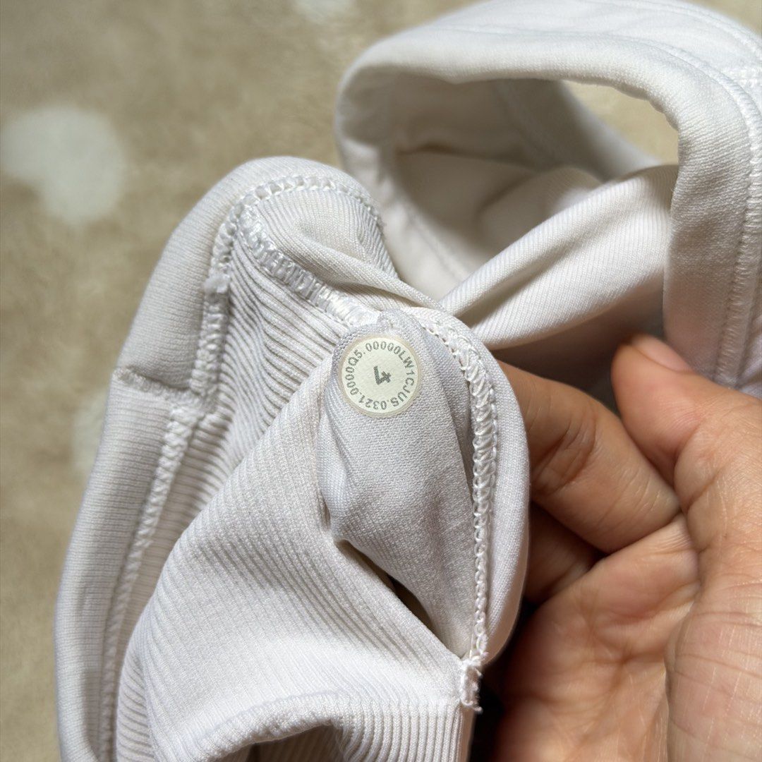 Lululemon (Category: Activewear) located in Manila. Submitted by shefindshope (Listing ID 1464888389, Image 3). Description: .